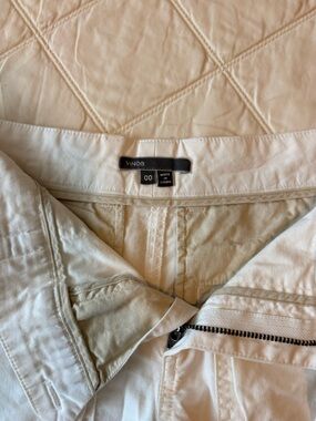 Vince Cream Cotton Skirt with Exposed Zipper
